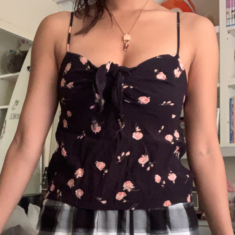 Brandy Melville flower batten black tank top